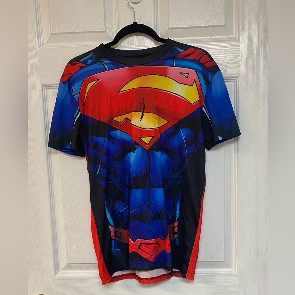 Superman men’s graphic short sleeve shirt medium
